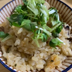 調味料1つで簡単！フライパンで炊き込みご飯